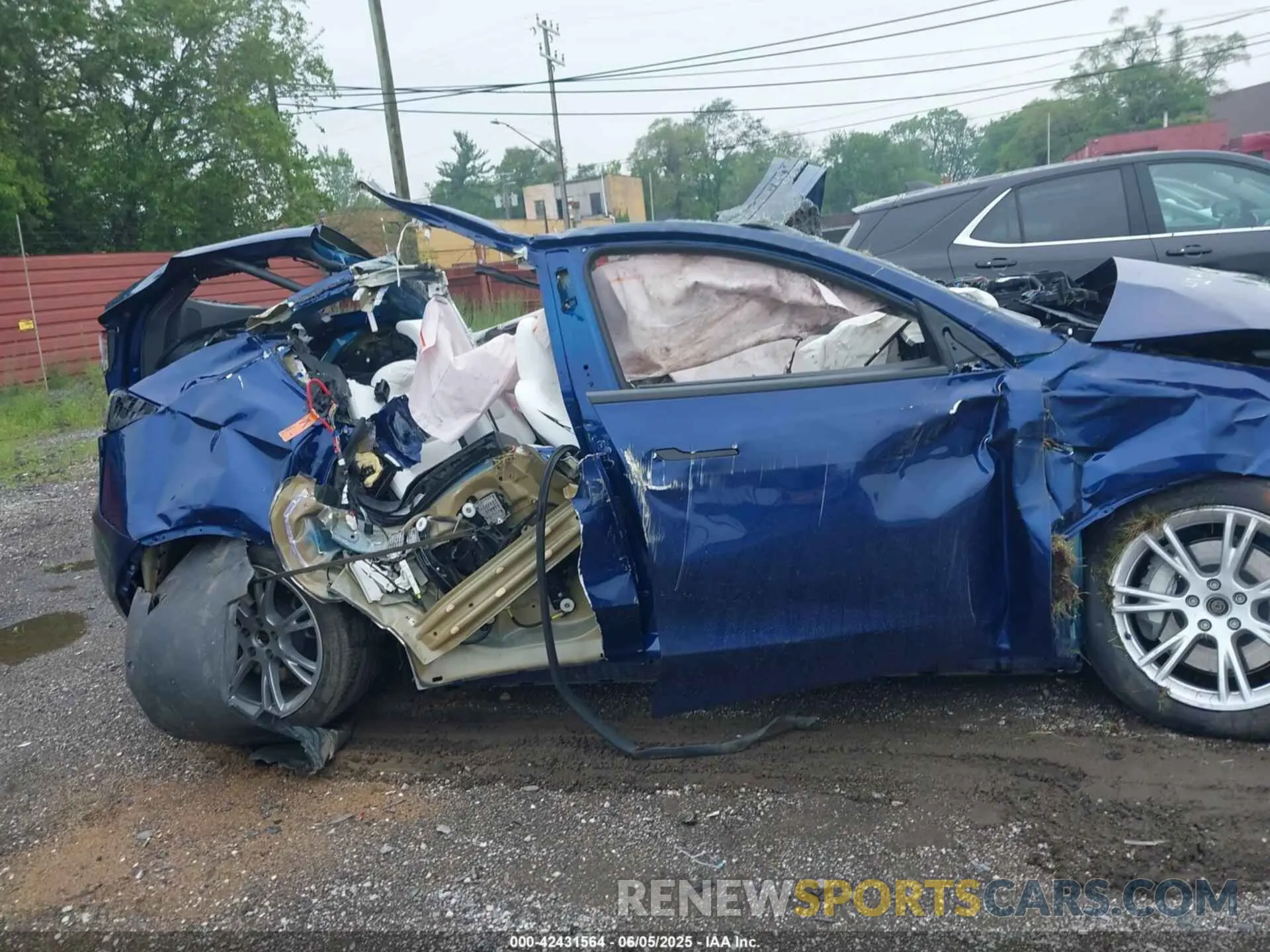 12 Photograph of a damaged car 7SAYGDEE0RA238102 TESLA MODEL Y 2024