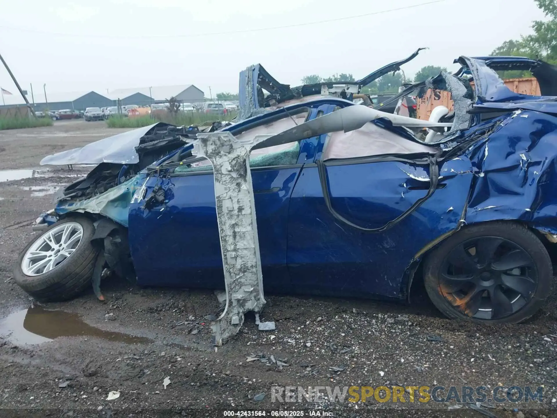13 Photograph of a damaged car 7SAYGDEE0RA238102 TESLA MODEL Y 2024