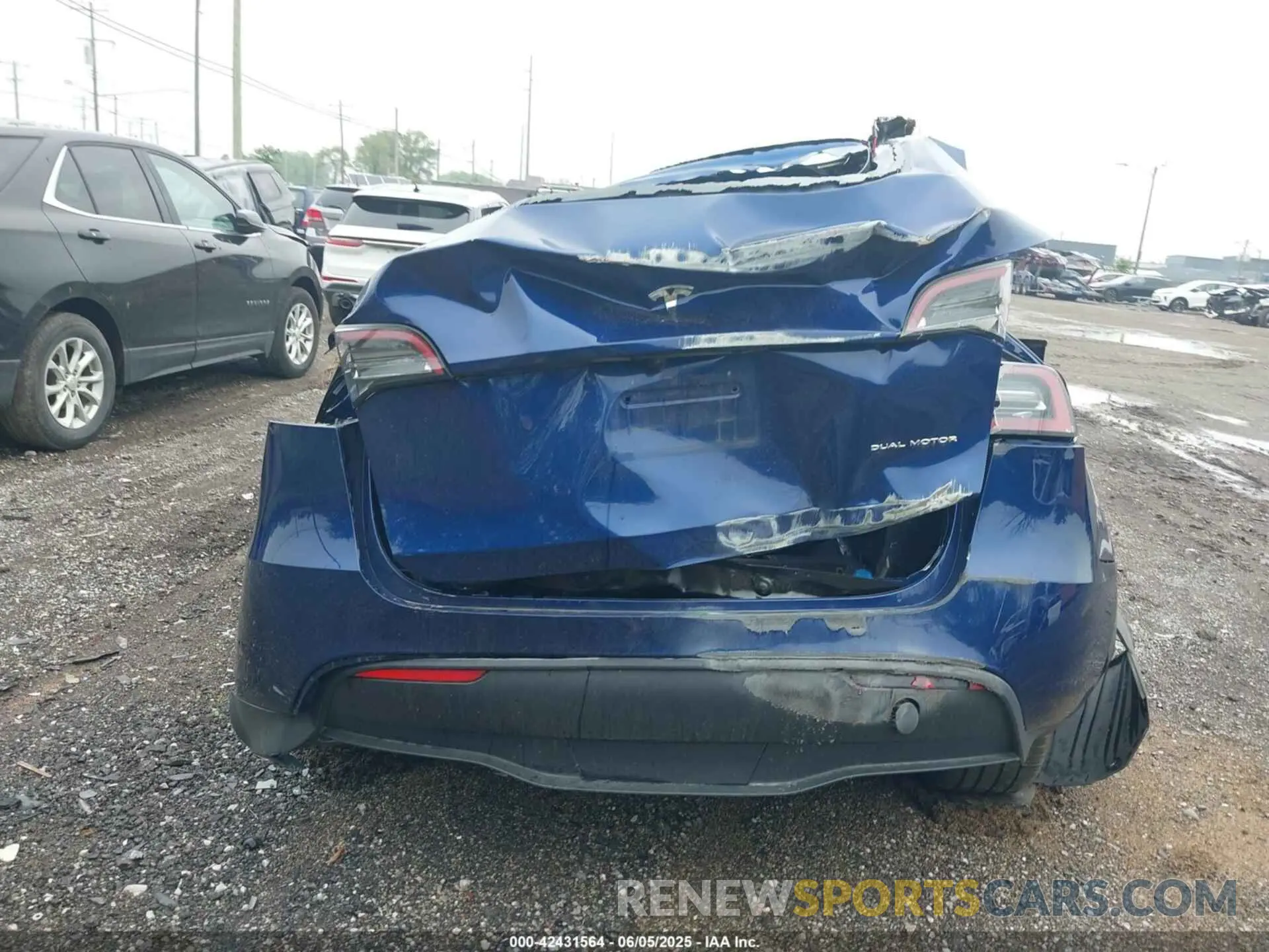 15 Photograph of a damaged car 7SAYGDEE0RA238102 TESLA MODEL Y 2024