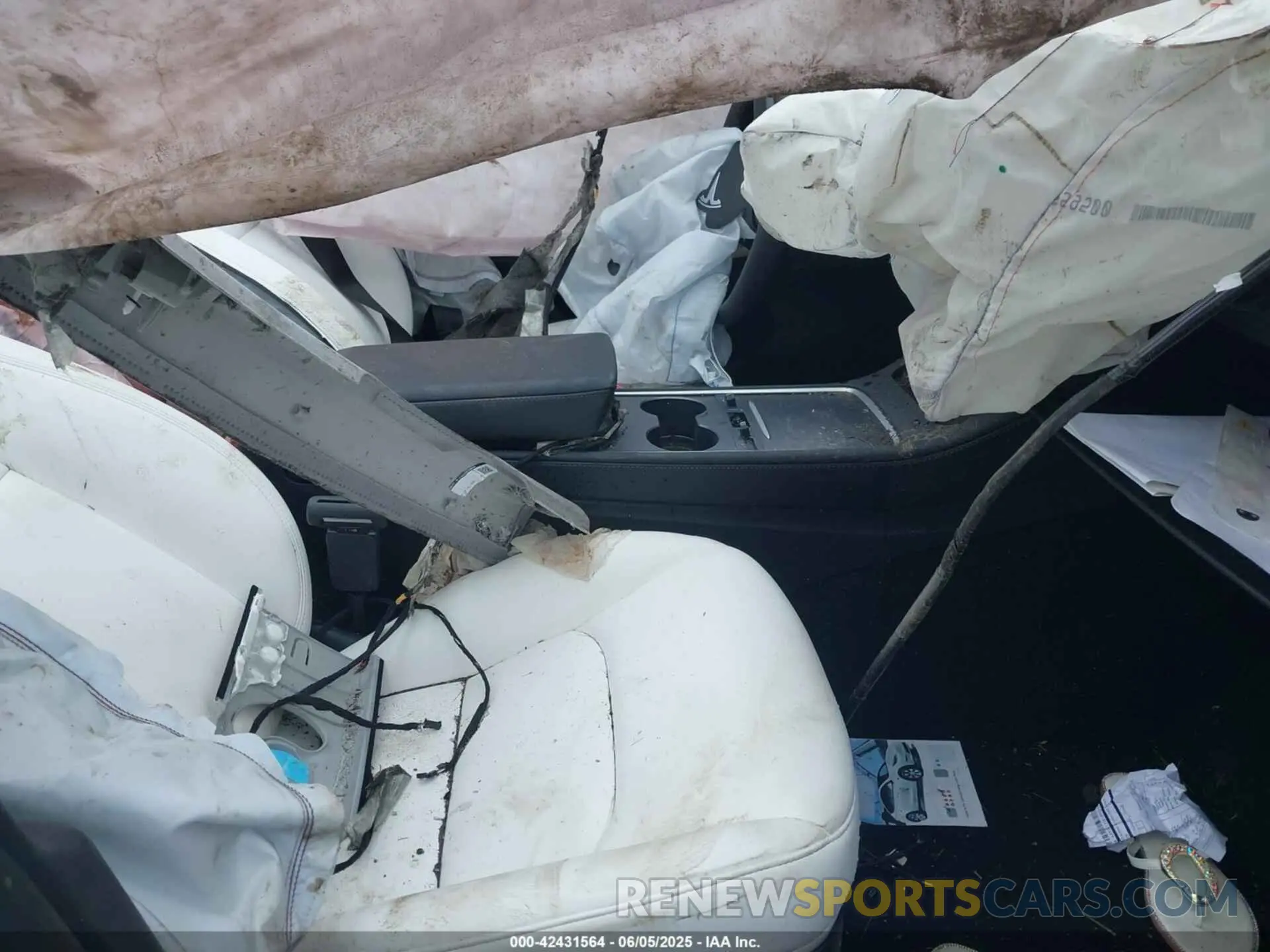 5 Photograph of a damaged car 7SAYGDEE0RA238102 TESLA MODEL Y 2024