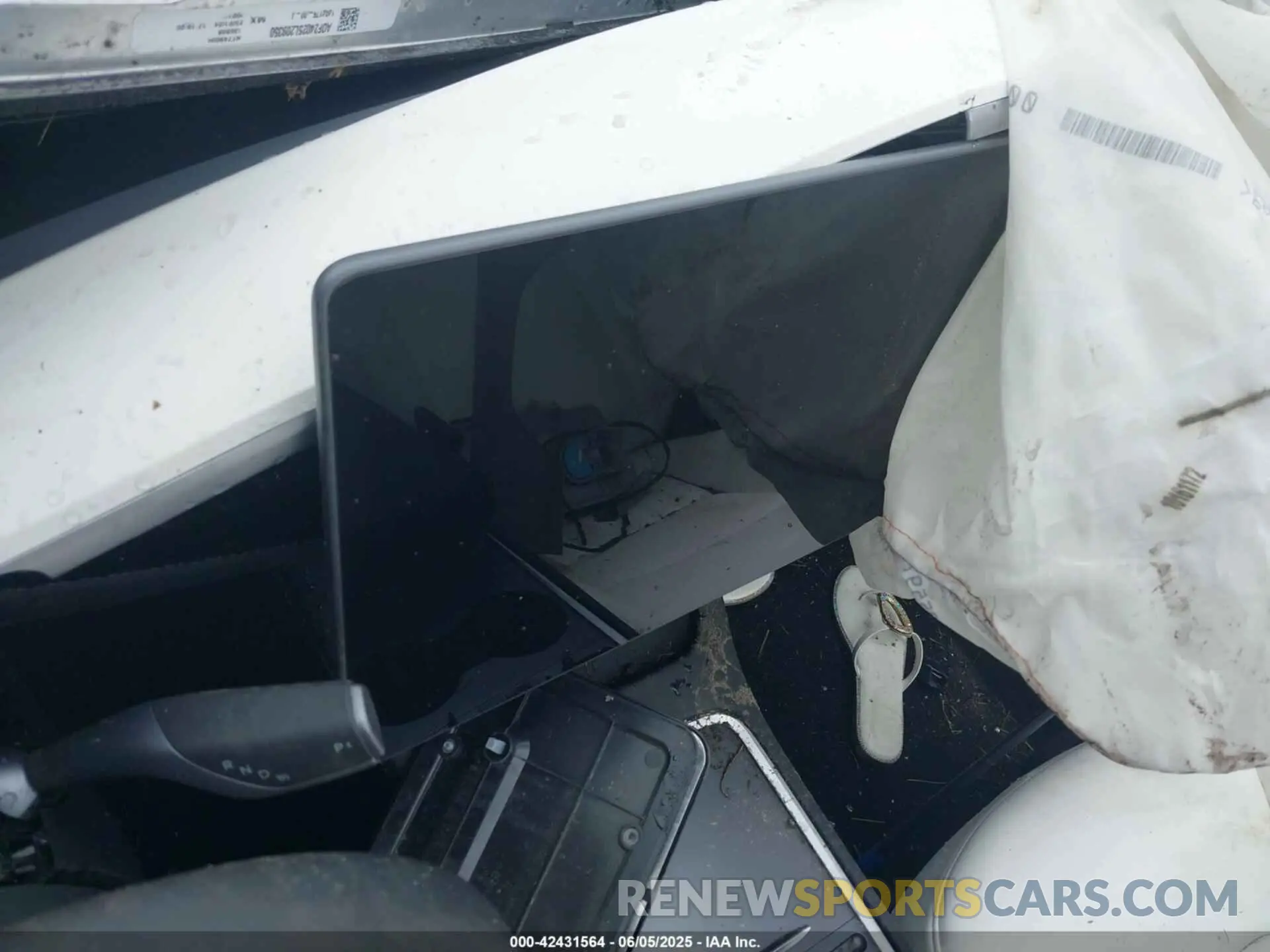 7 Photograph of a damaged car 7SAYGDEE0RA238102 TESLA MODEL Y 2024