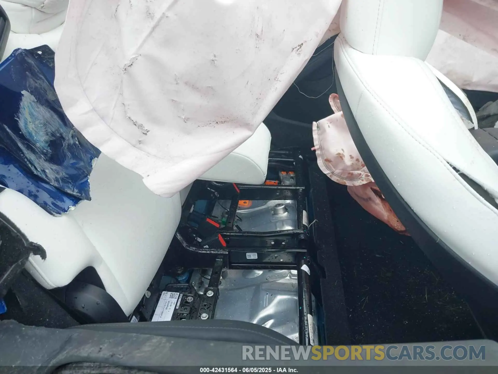 8 Photograph of a damaged car 7SAYGDEE0RA238102 TESLA MODEL Y 2024