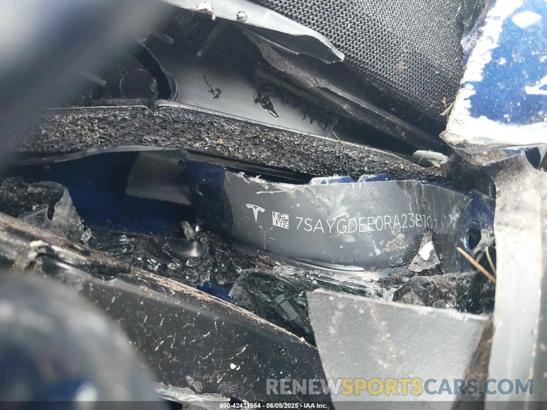 9 Photograph of a damaged car 7SAYGDEE0RA238102 TESLA MODEL Y 2024