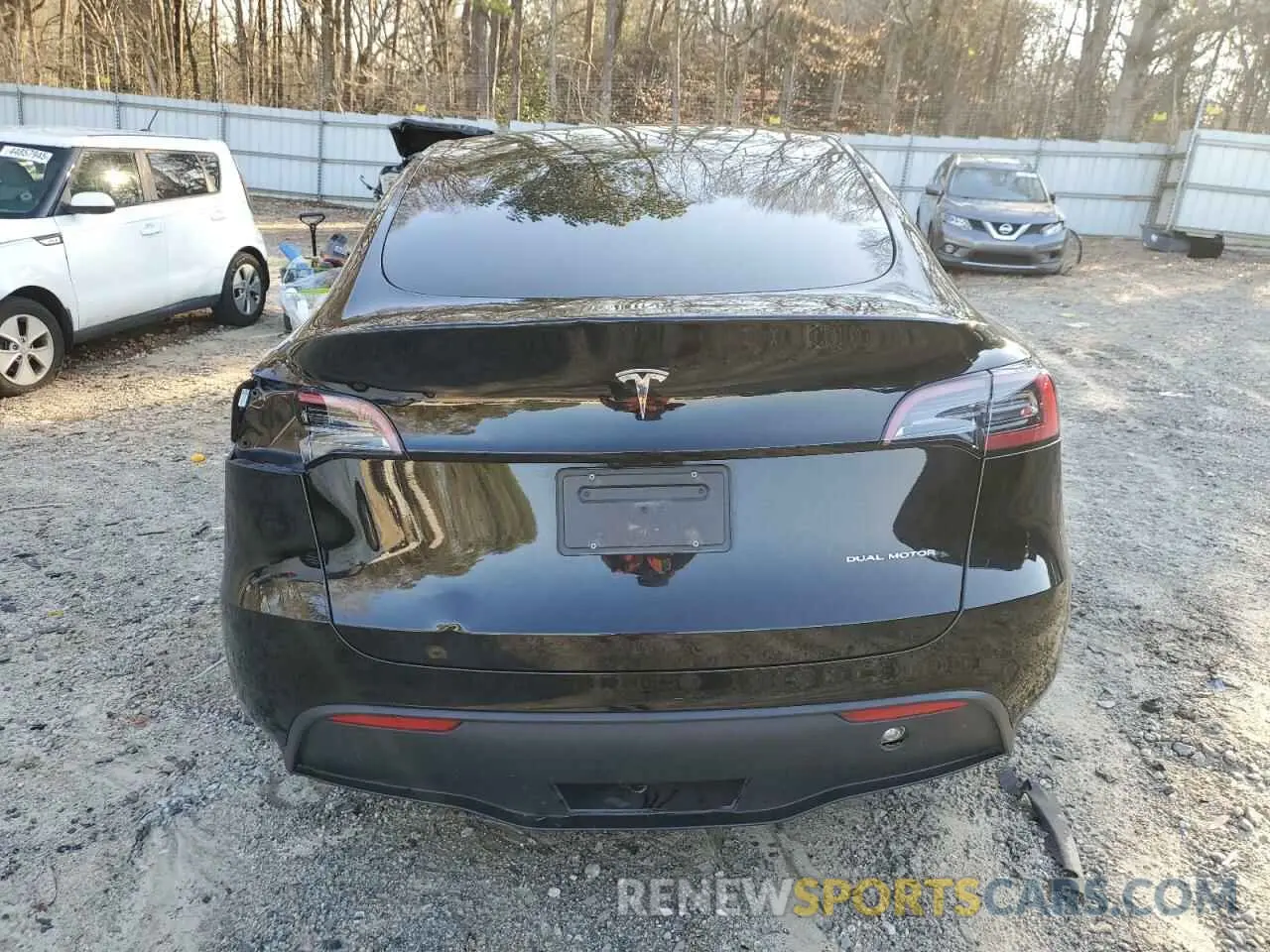 6 Photograph of a damaged car 7SAYGDEE0RA246829 TESLA MODEL Y 2024