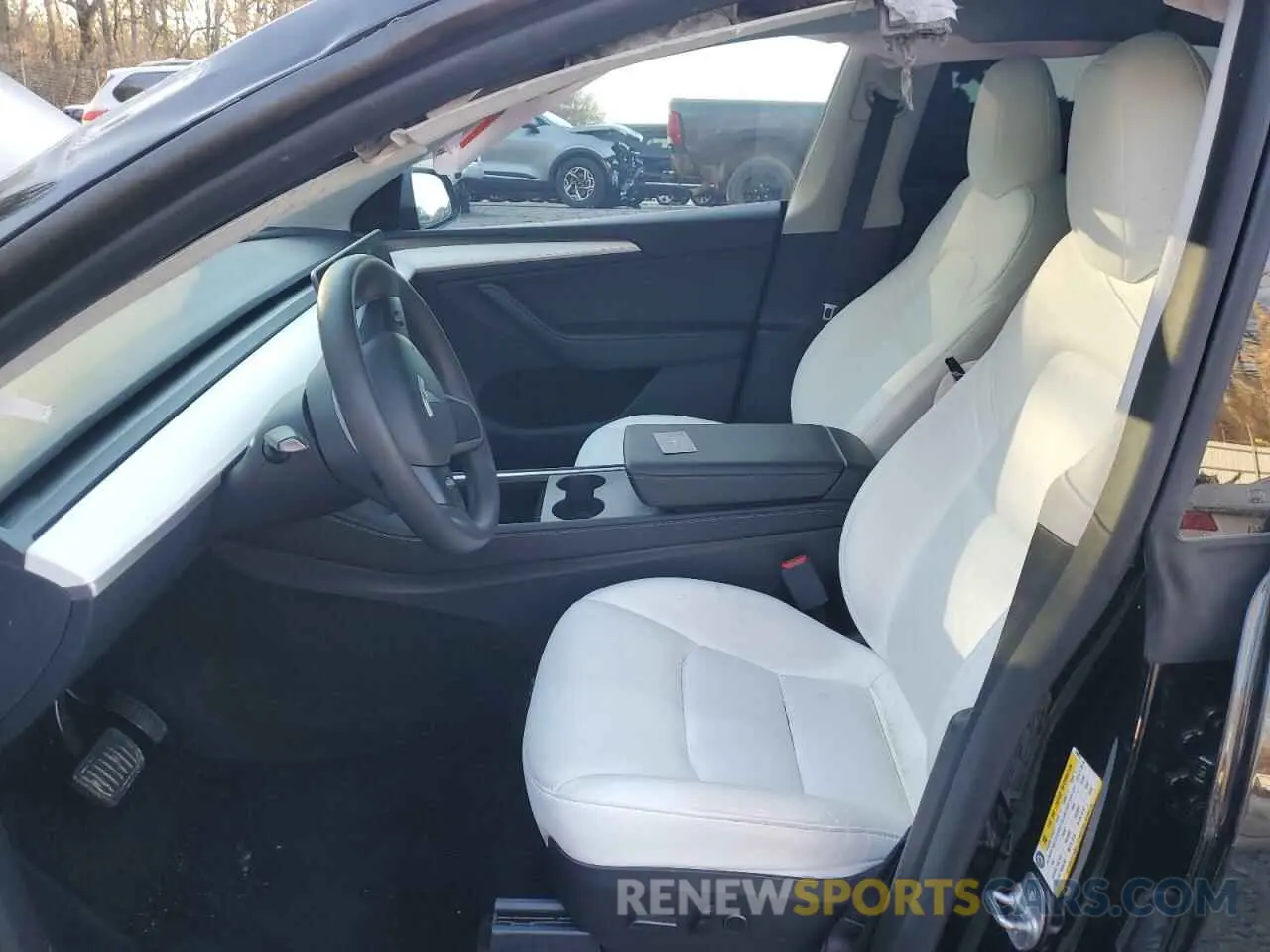 7 Photograph of a damaged car 7SAYGDEE0RA246829 TESLA MODEL Y 2024