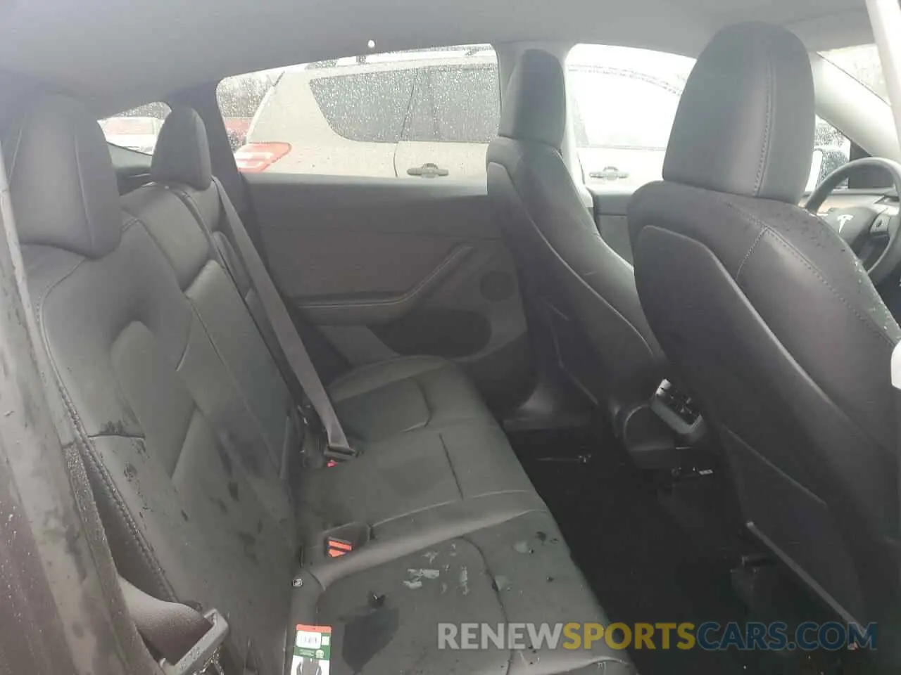 10 Photograph of a damaged car 7SAYGDEE0RA250394 TESLA MODEL Y 2024
