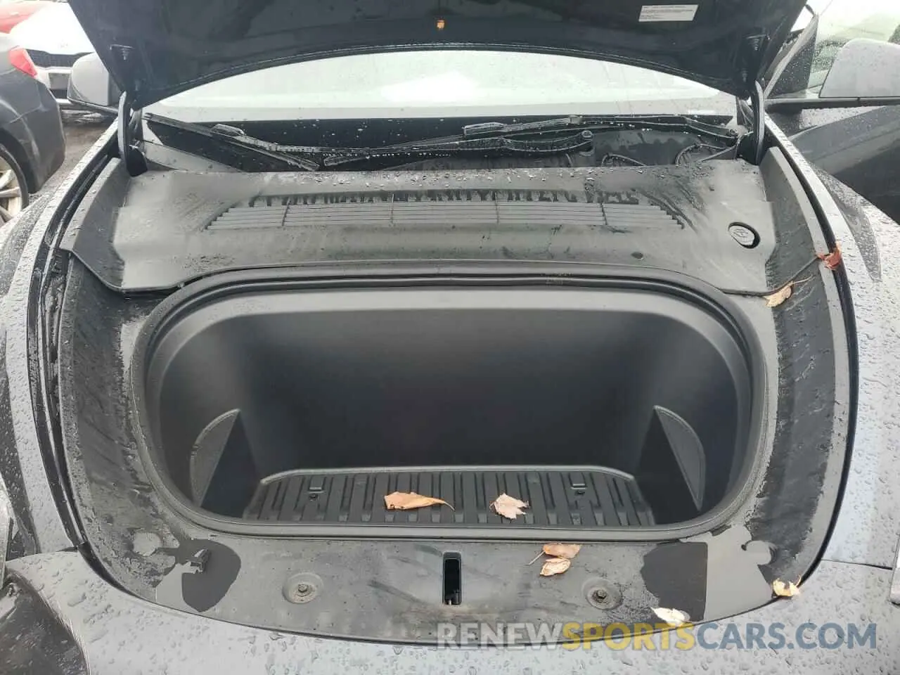 11 Photograph of a damaged car 7SAYGDEE0RA250394 TESLA MODEL Y 2024