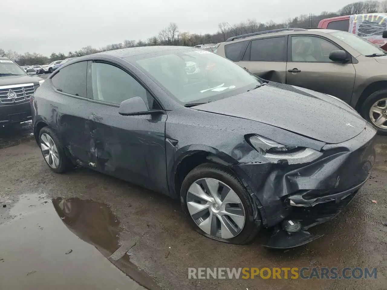 4 Photograph of a damaged car 7SAYGDEE0RA250394 TESLA MODEL Y 2024