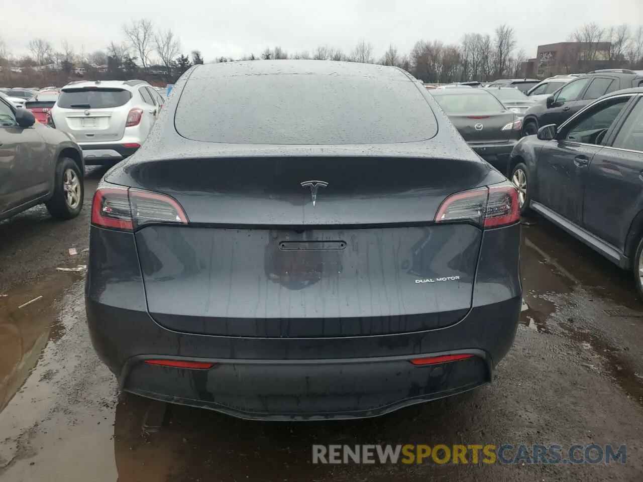 6 Photograph of a damaged car 7SAYGDEE0RA250394 TESLA MODEL Y 2024