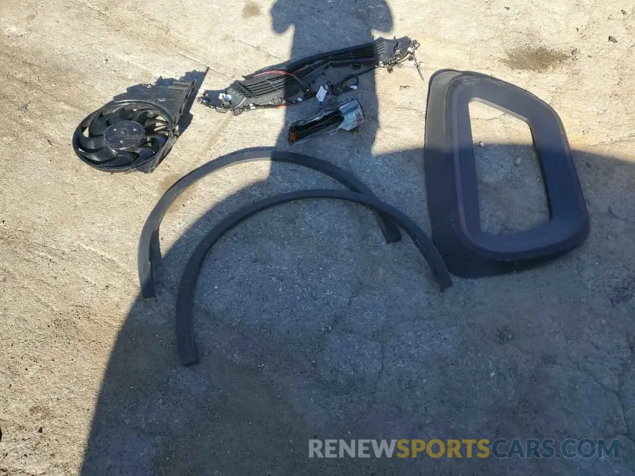 12 Photograph of a damaged car 7SAYGDEE0RA253280 TESLA MODEL Y 2024