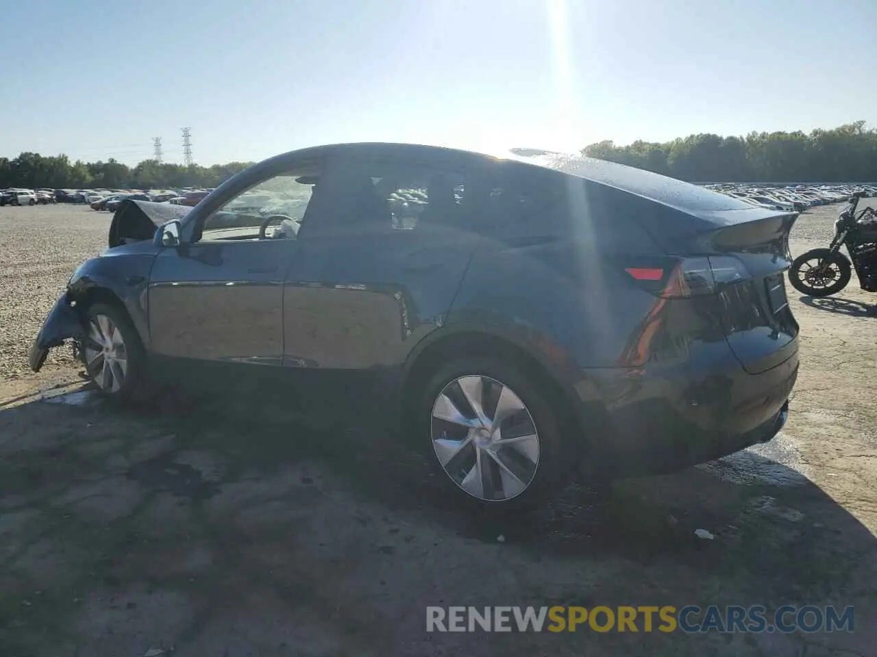 2 Photograph of a damaged car 7SAYGDEE0RA253280 TESLA MODEL Y 2024