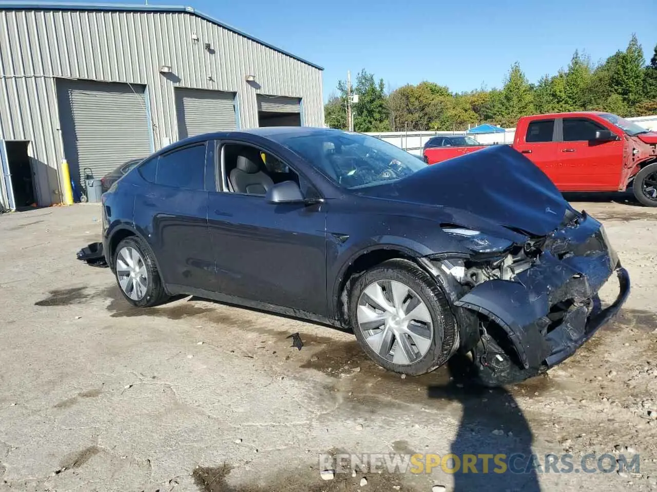 4 Photograph of a damaged car 7SAYGDEE0RA253280 TESLA MODEL Y 2024