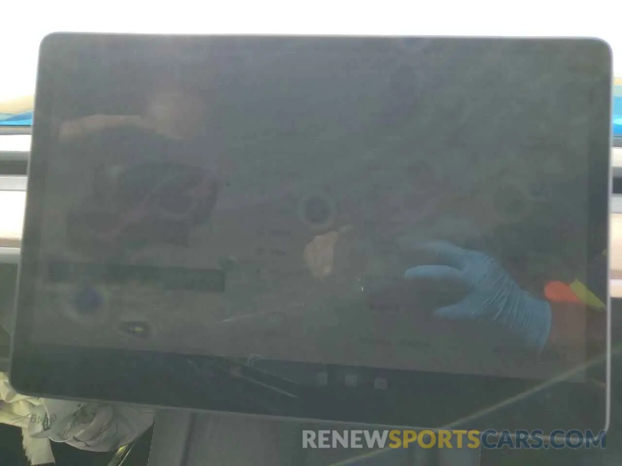 9 Photograph of a damaged car 7SAYGDEE0RA253280 TESLA MODEL Y 2024