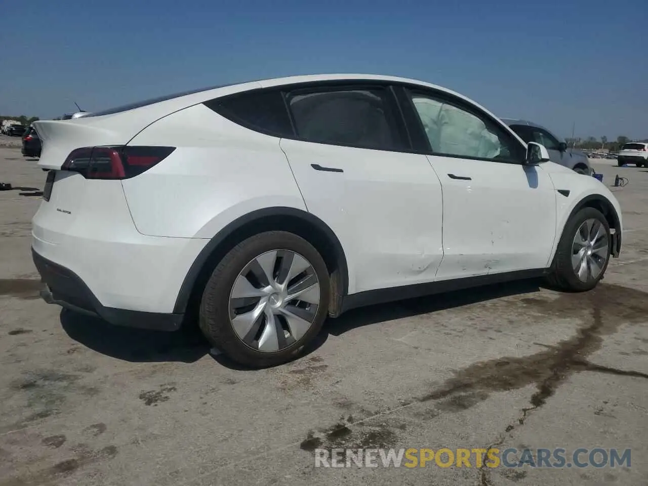 3 Photograph of a damaged car 7SAYGDEE0RA258110 TESLA MODEL Y 2024