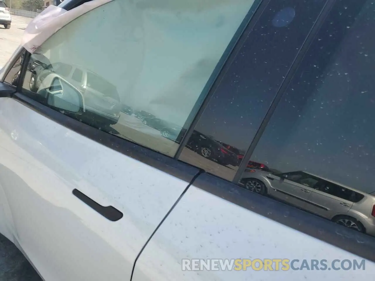 8 Photograph of a damaged car 7SAYGDEE0RA258110 TESLA MODEL Y 2024