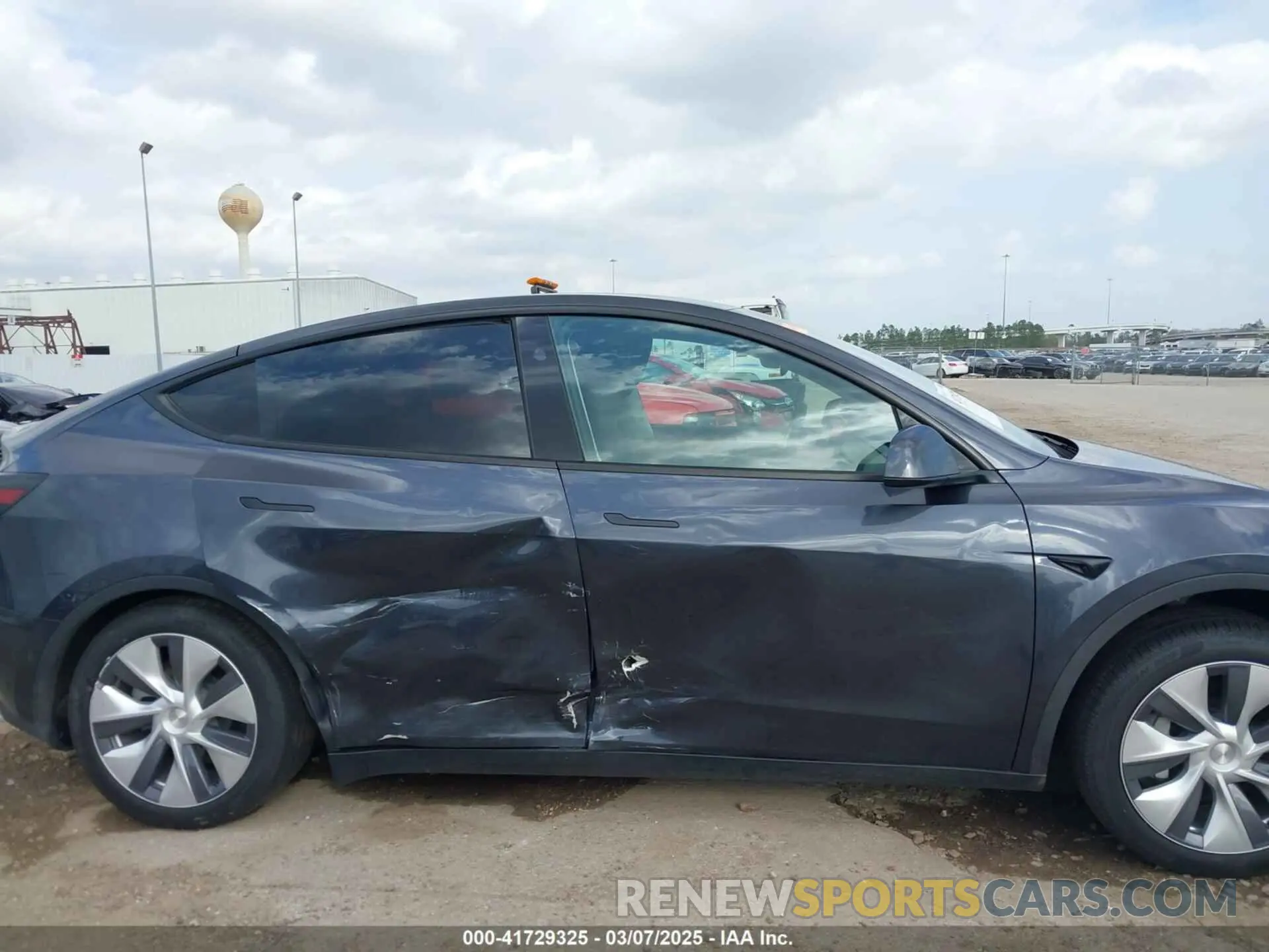 13 Photograph of a damaged car 7SAYGDEE0RA261489 TESLA MODEL Y 2024