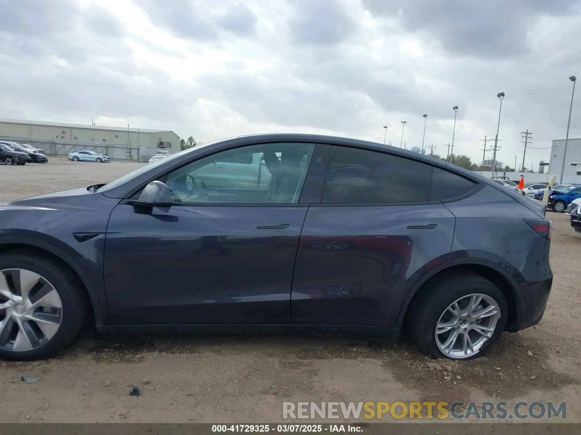 14 Photograph of a damaged car 7SAYGDEE0RA261489 TESLA MODEL Y 2024