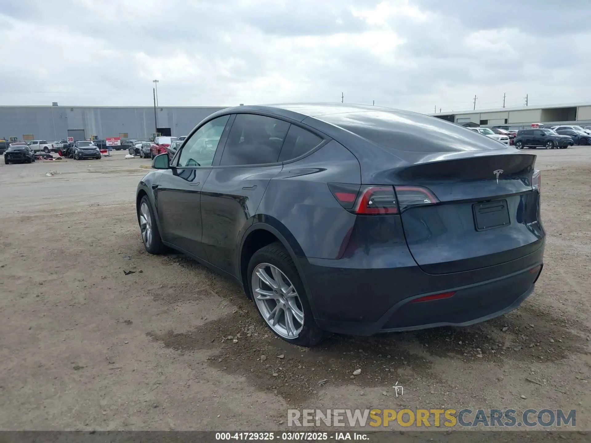 3 Photograph of a damaged car 7SAYGDEE0RA261489 TESLA MODEL Y 2024