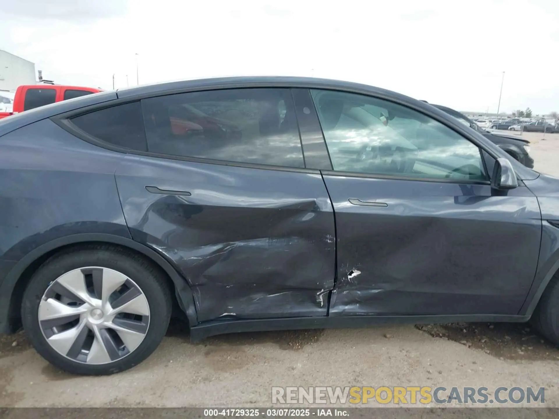 6 Photograph of a damaged car 7SAYGDEE0RA261489 TESLA MODEL Y 2024