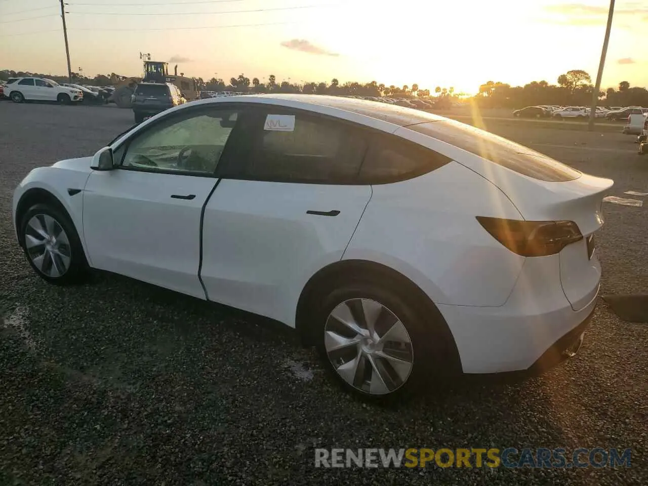 2 Photograph of a damaged car 7SAYGDEE0RA274078 TESLA MODEL Y 2024