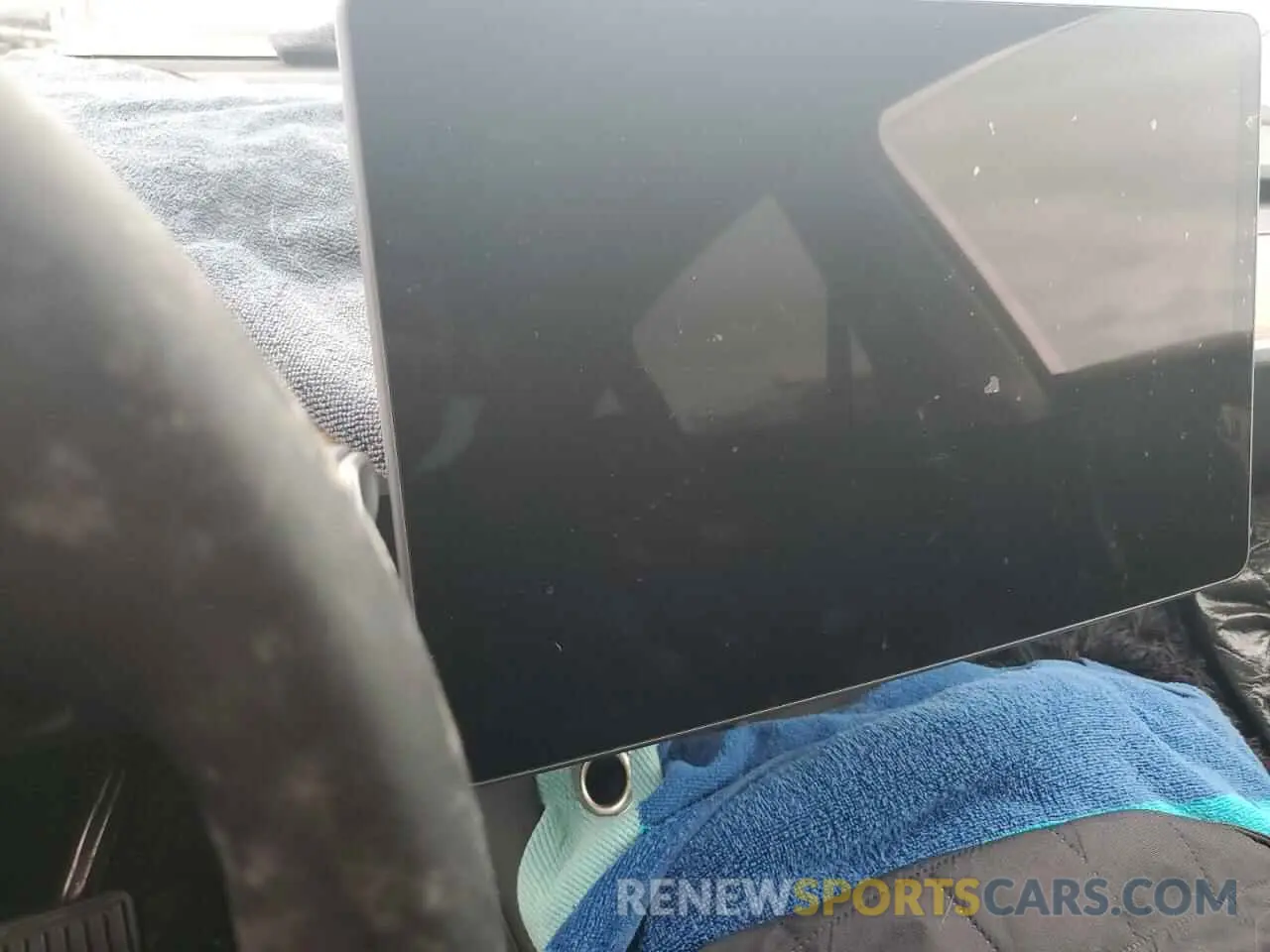 9 Photograph of a damaged car 7SAYGDEE0RA274078 TESLA MODEL Y 2024