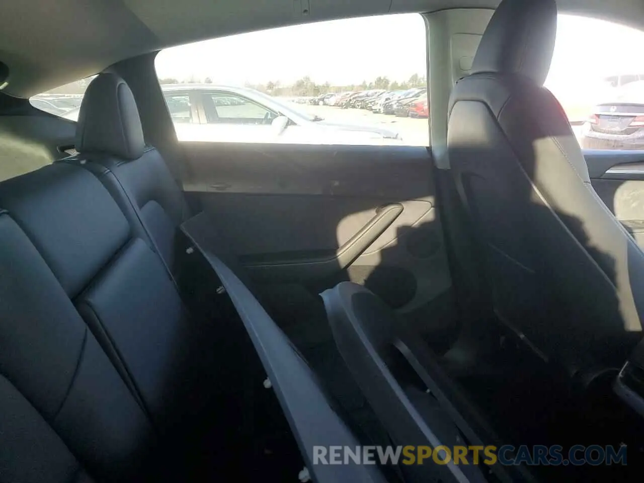 11 Photograph of a damaged car 7SAYGDEE0RA275960 TESLA MODEL Y 2024