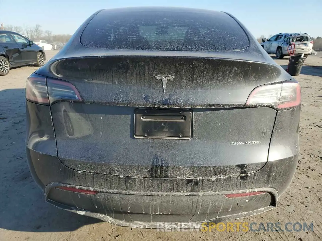 6 Photograph of a damaged car 7SAYGDEE0RA275960 TESLA MODEL Y 2024