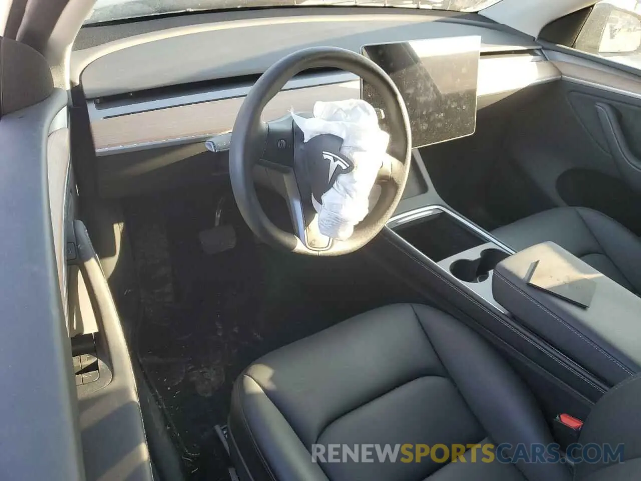 8 Photograph of a damaged car 7SAYGDEE0RA275960 TESLA MODEL Y 2024