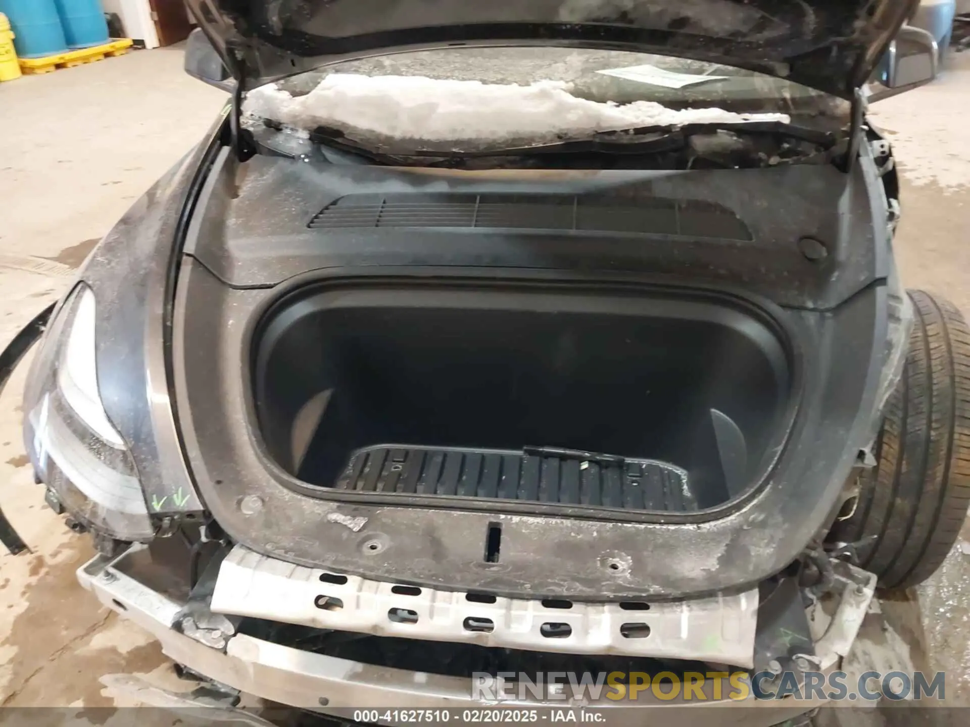 10 Photograph of a damaged car 7SAYGDEE0RA282634 TESLA MODEL Y 2024