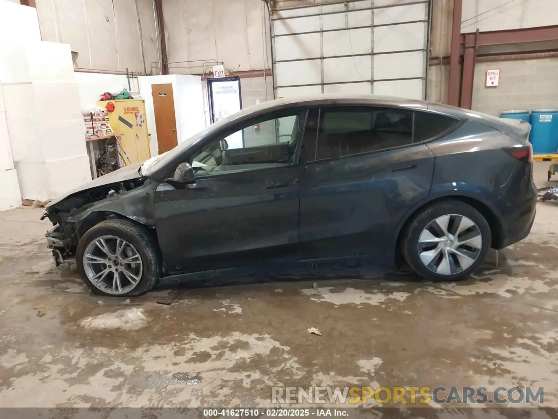 15 Photograph of a damaged car 7SAYGDEE0RA282634 TESLA MODEL Y 2024