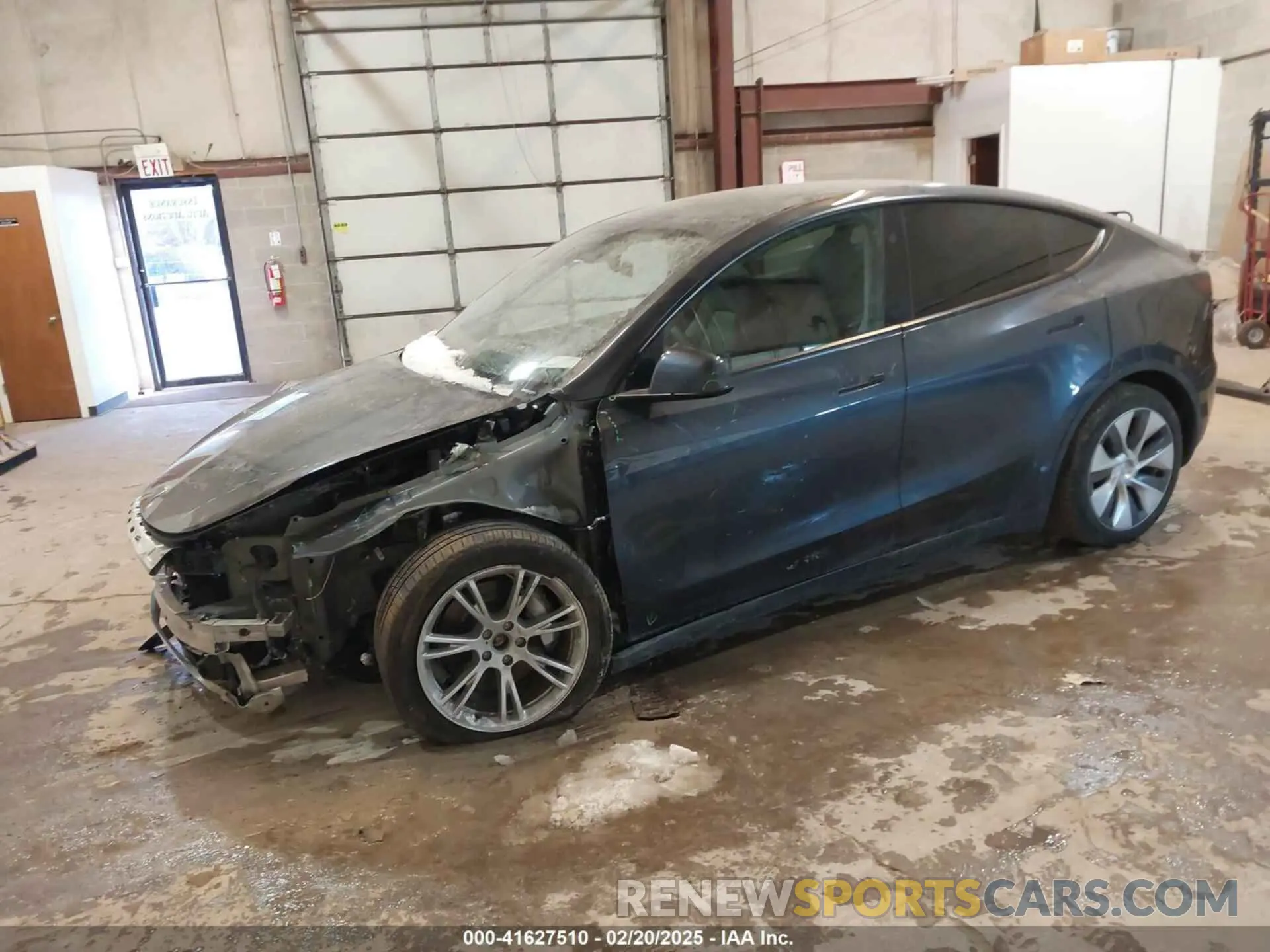 2 Photograph of a damaged car 7SAYGDEE0RA282634 TESLA MODEL Y 2024