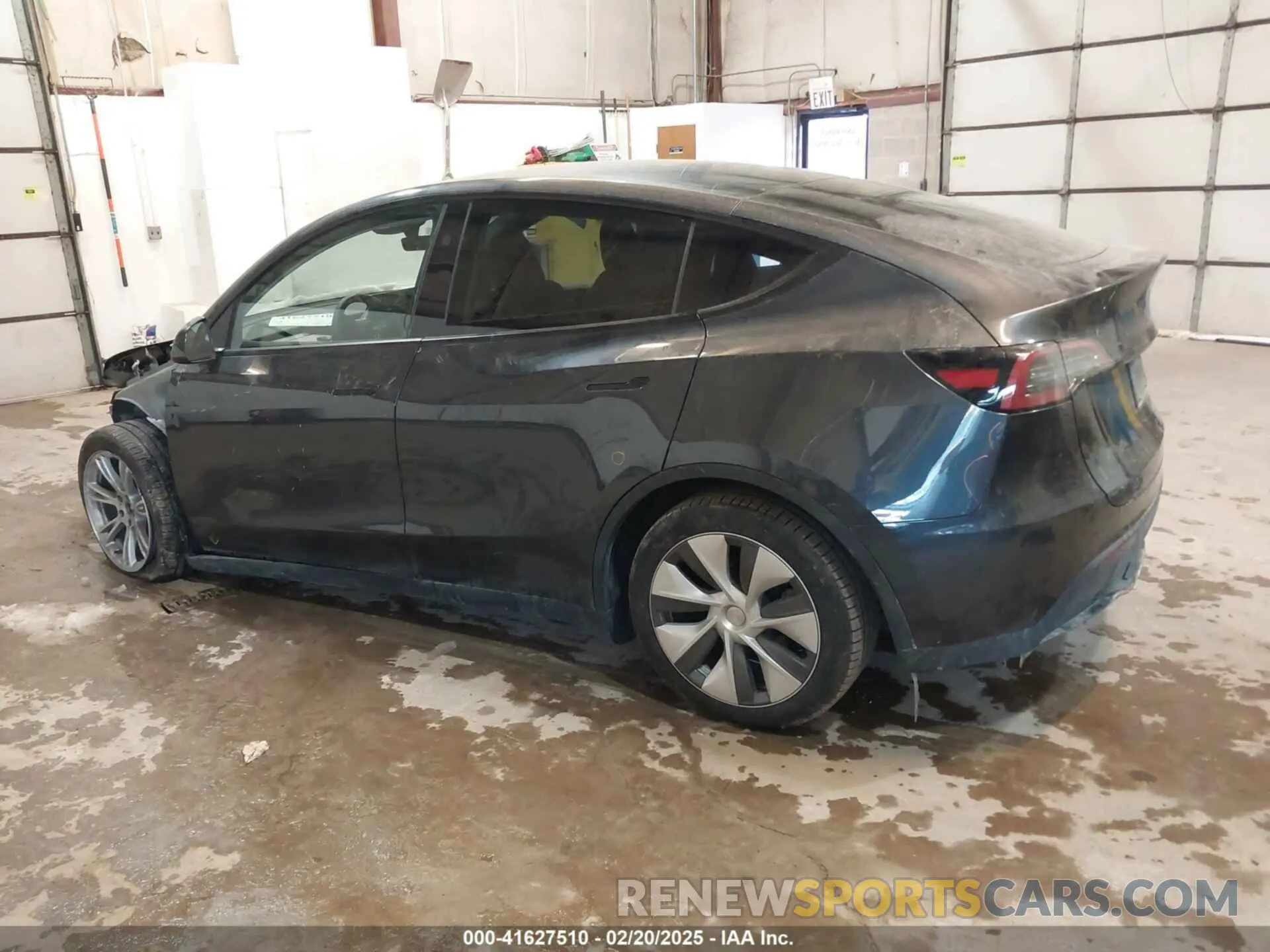 3 Photograph of a damaged car 7SAYGDEE0RA282634 TESLA MODEL Y 2024