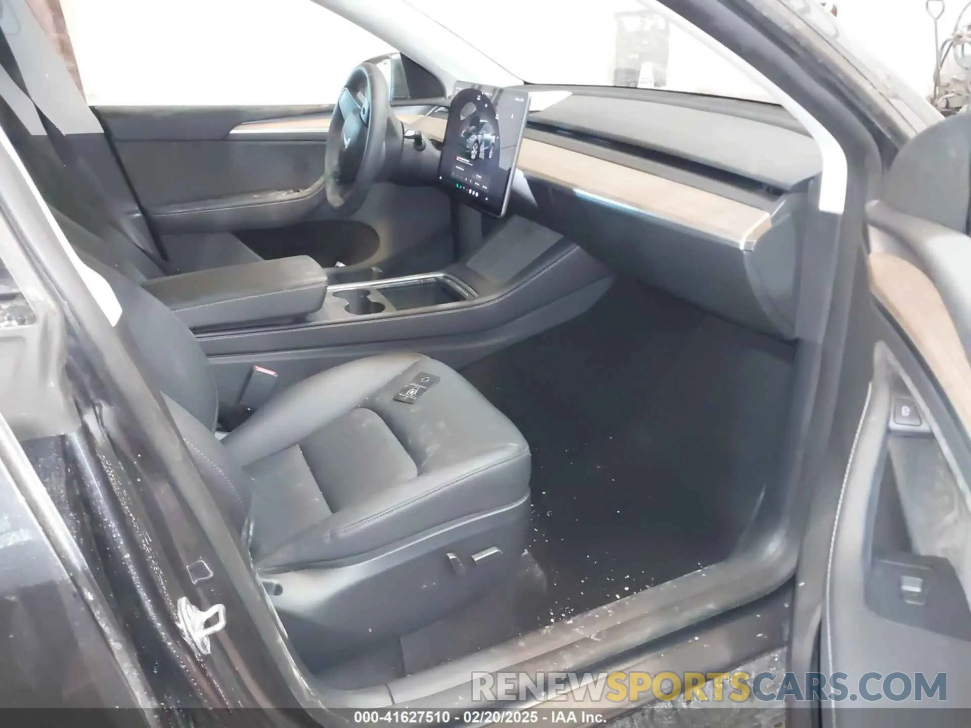 5 Photograph of a damaged car 7SAYGDEE0RA282634 TESLA MODEL Y 2024