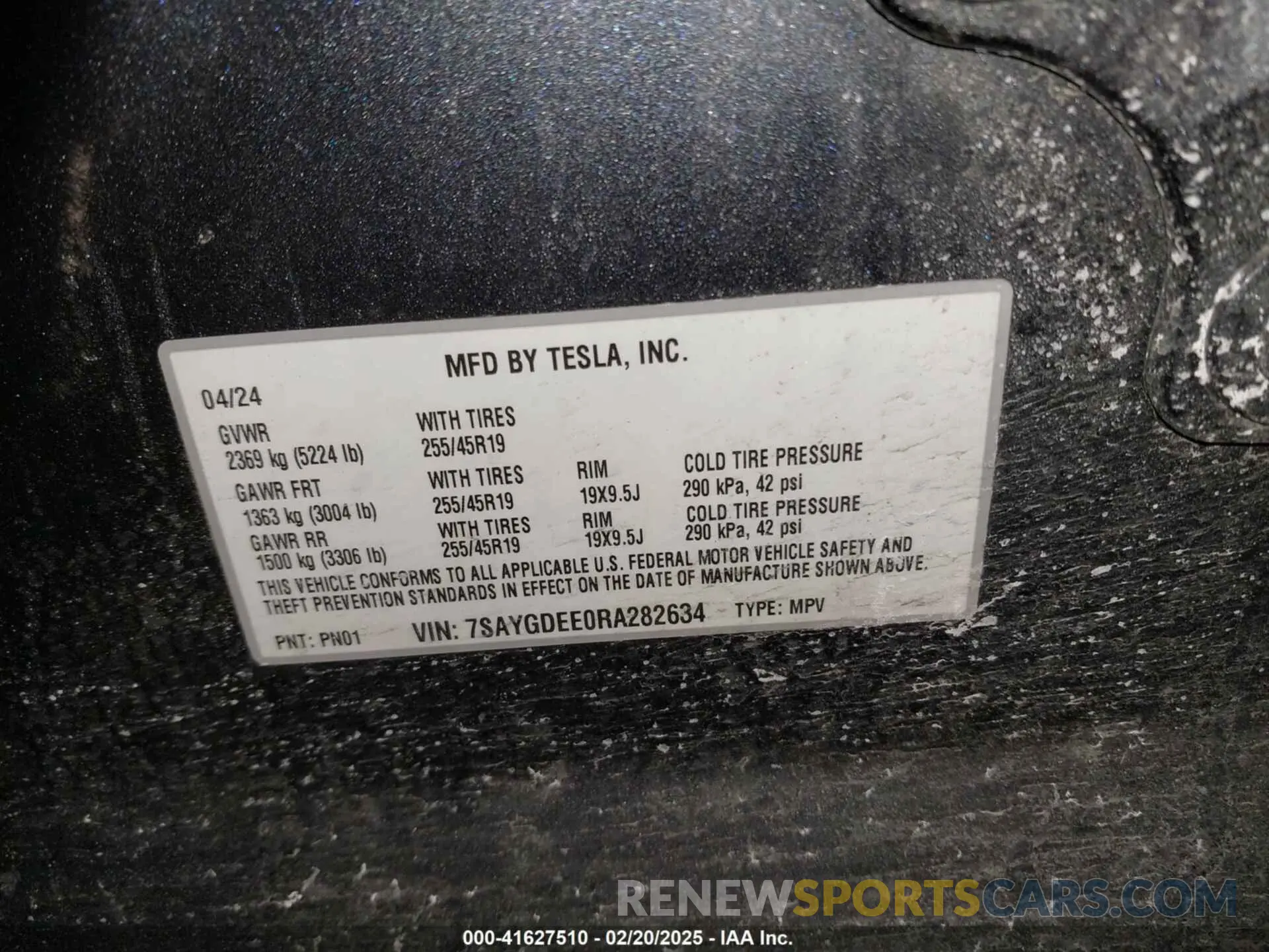 9 Photograph of a damaged car 7SAYGDEE0RA282634 TESLA MODEL Y 2024