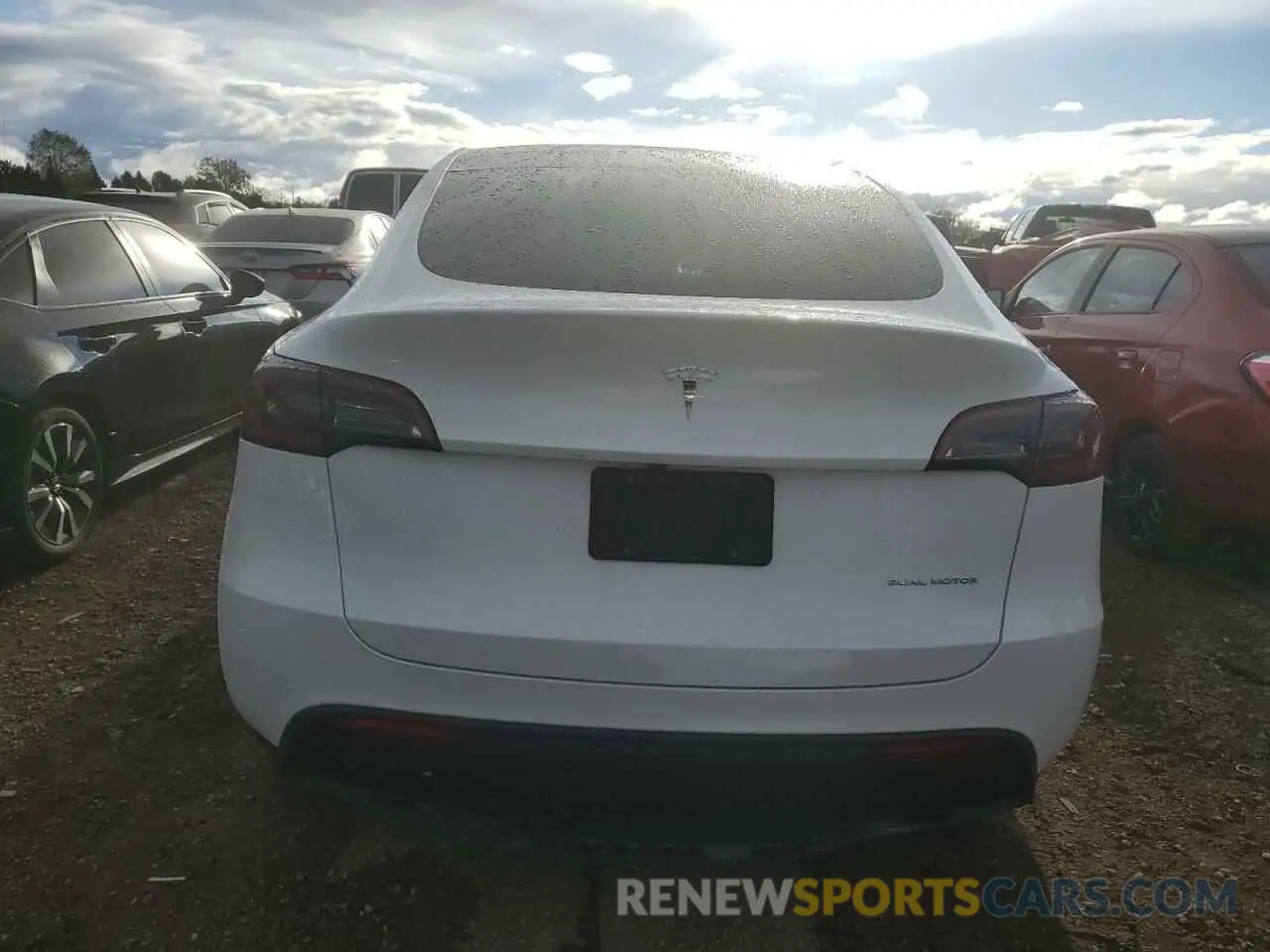 6 Photograph of a damaged car 7SAYGDEE0RA296453 TESLA MODEL Y 2024