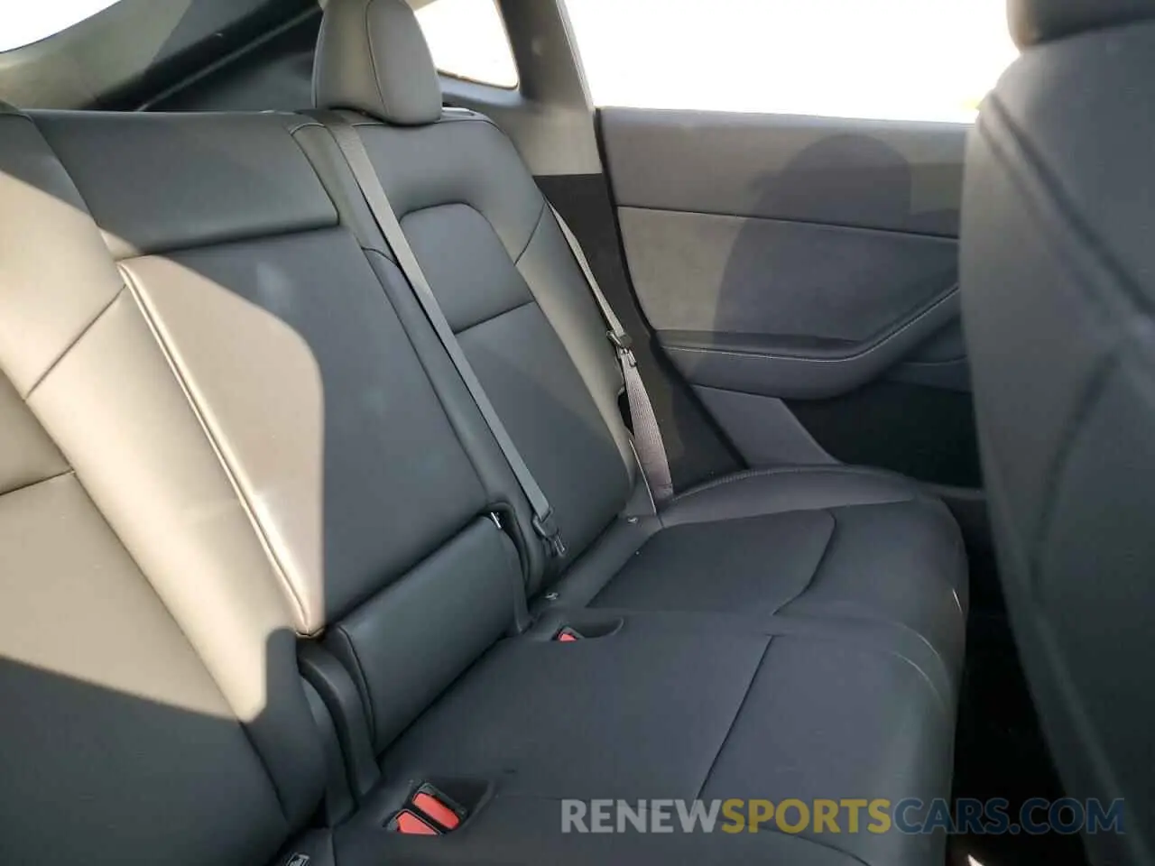 10 Photograph of a damaged car 7SAYGDEE0RA299109 TESLA MODEL Y 2024