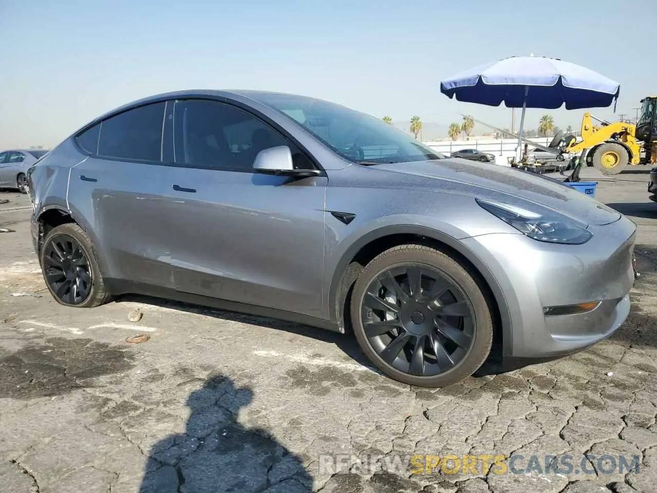 4 Photograph of a damaged car 7SAYGDEE0RA299109 TESLA MODEL Y 2024