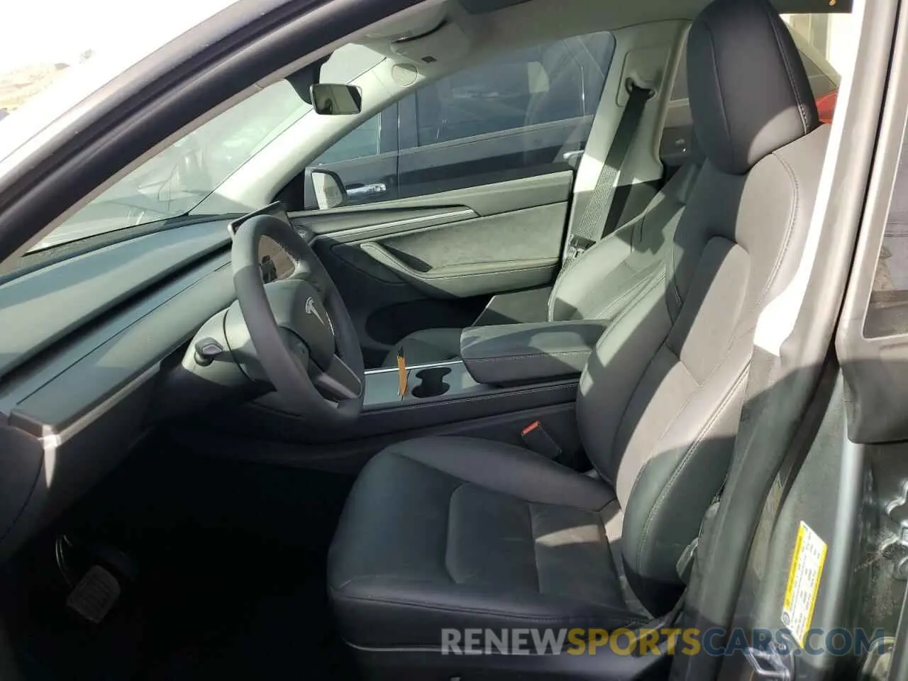 7 Photograph of a damaged car 7SAYGDEE0RA299109 TESLA MODEL Y 2024