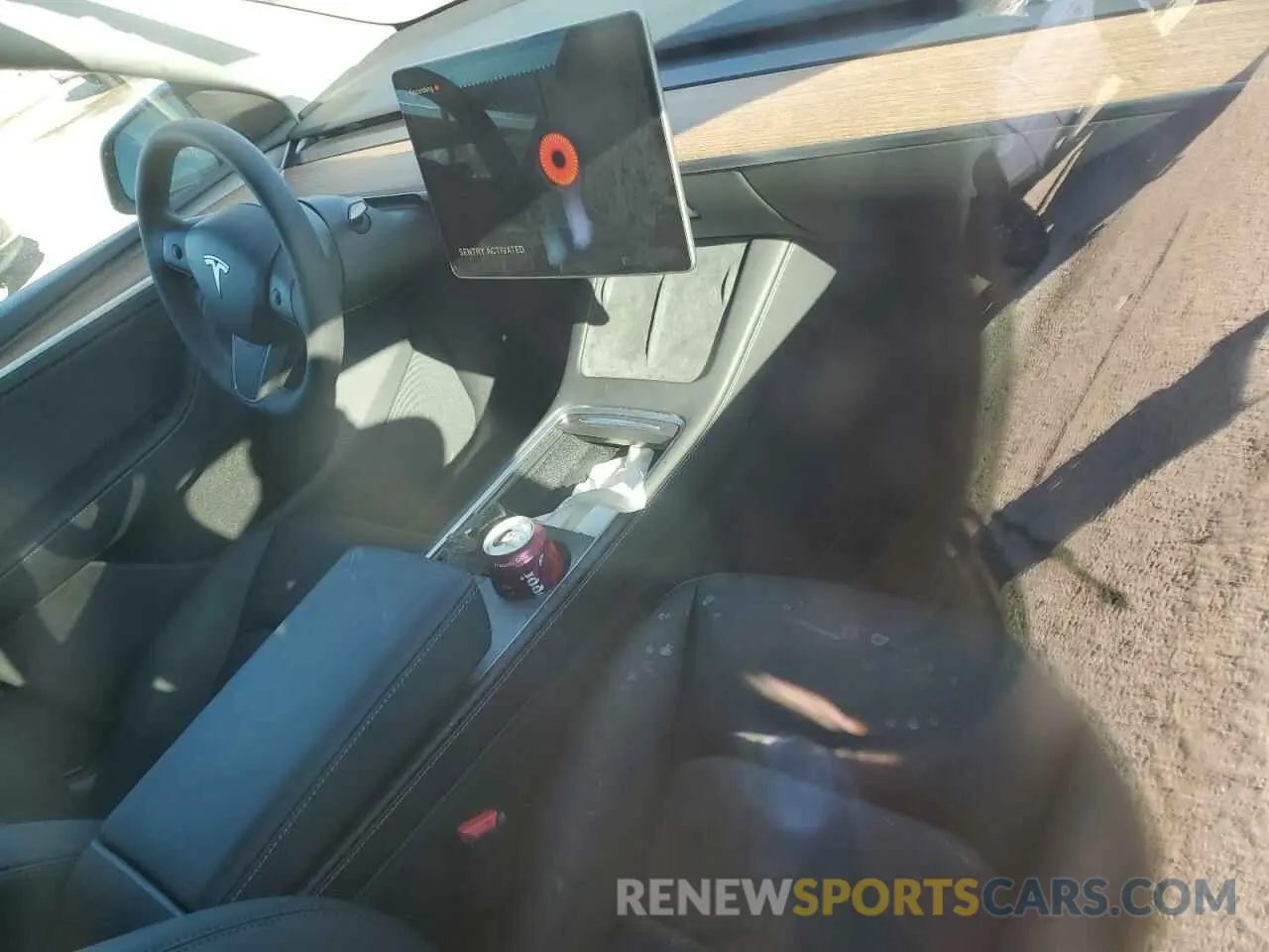 8 Photograph of a damaged car 7SAYGDEE0RA299398 TESLA MODEL Y 2024