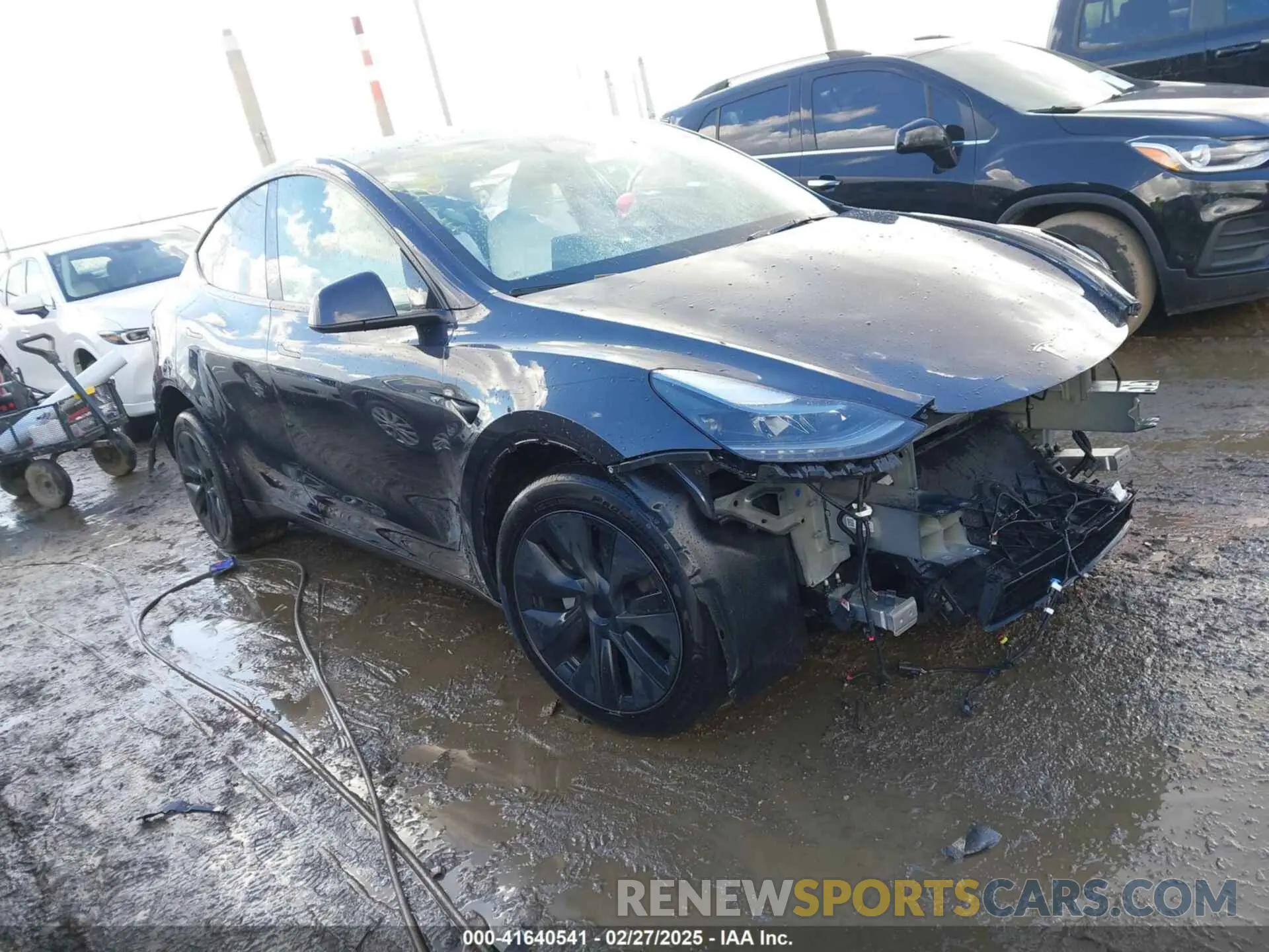 1 Photograph of a damaged car 7SAYGDEE0RA300064 TESLA MODEL Y 2024