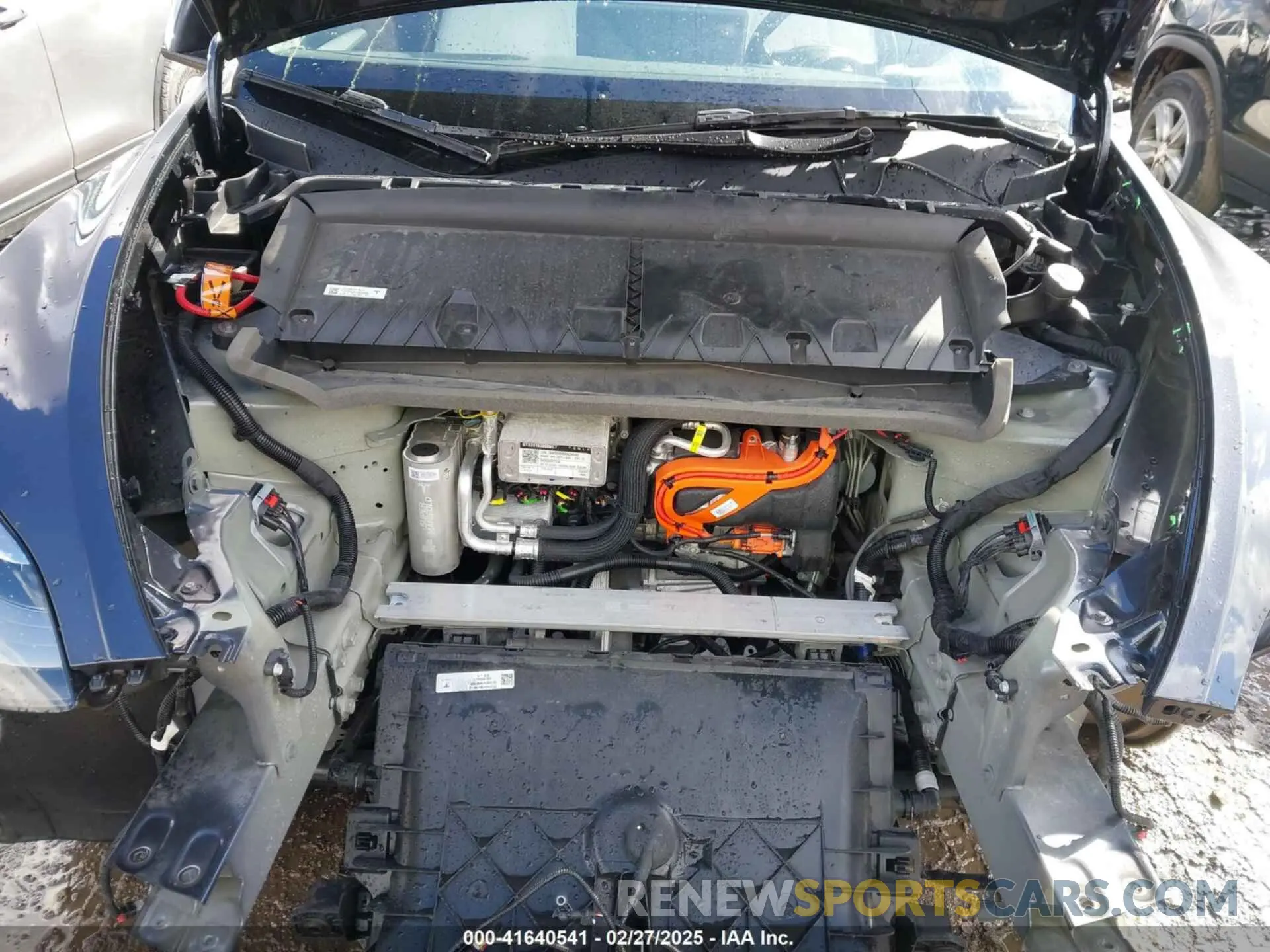 10 Photograph of a damaged car 7SAYGDEE0RA300064 TESLA MODEL Y 2024