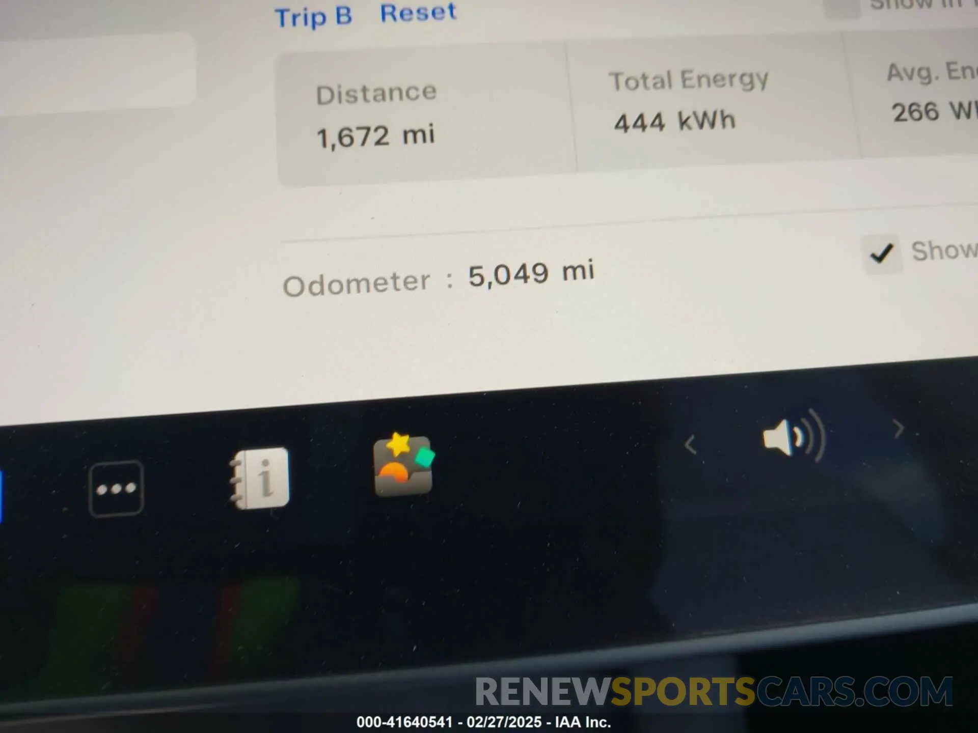 16 Photograph of a damaged car 7SAYGDEE0RA300064 TESLA MODEL Y 2024
