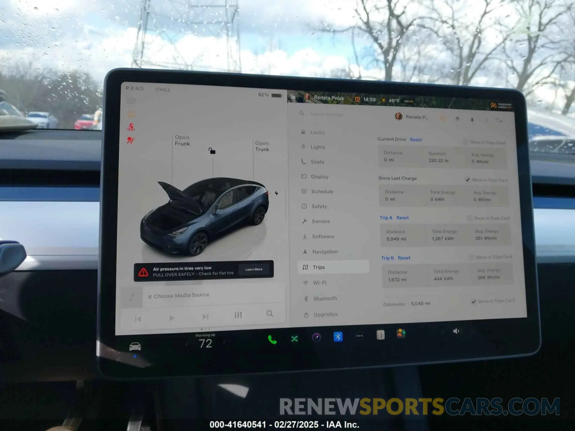 19 Photograph of a damaged car 7SAYGDEE0RA300064 TESLA MODEL Y 2024