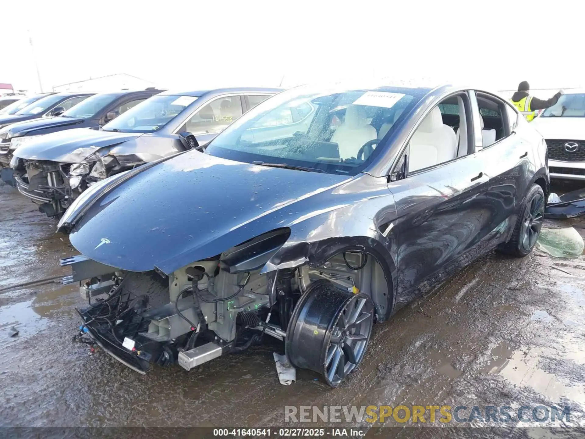 6 Photograph of a damaged car 7SAYGDEE0RA300064 TESLA MODEL Y 2024