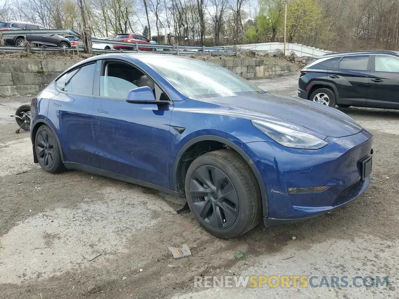 4 Photograph of a damaged car 7SAYGDEE0RA323893 TESLA MODEL Y 2024