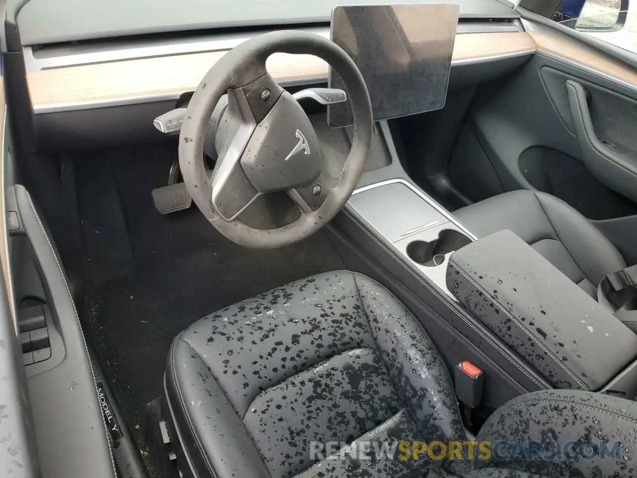 8 Photograph of a damaged car 7SAYGDEE0RA323893 TESLA MODEL Y 2024