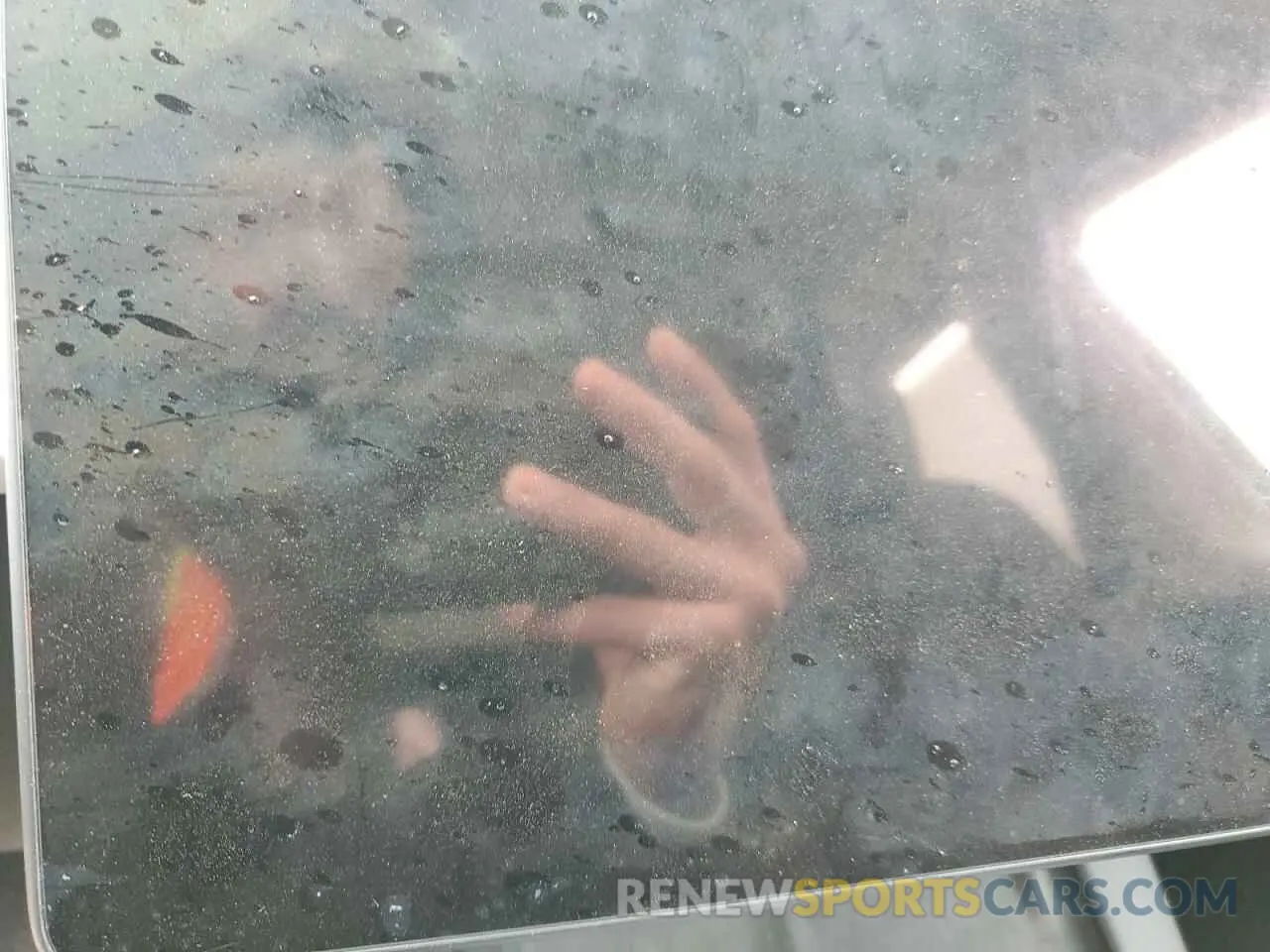 9 Photograph of a damaged car 7SAYGDEE0RA323893 TESLA MODEL Y 2024