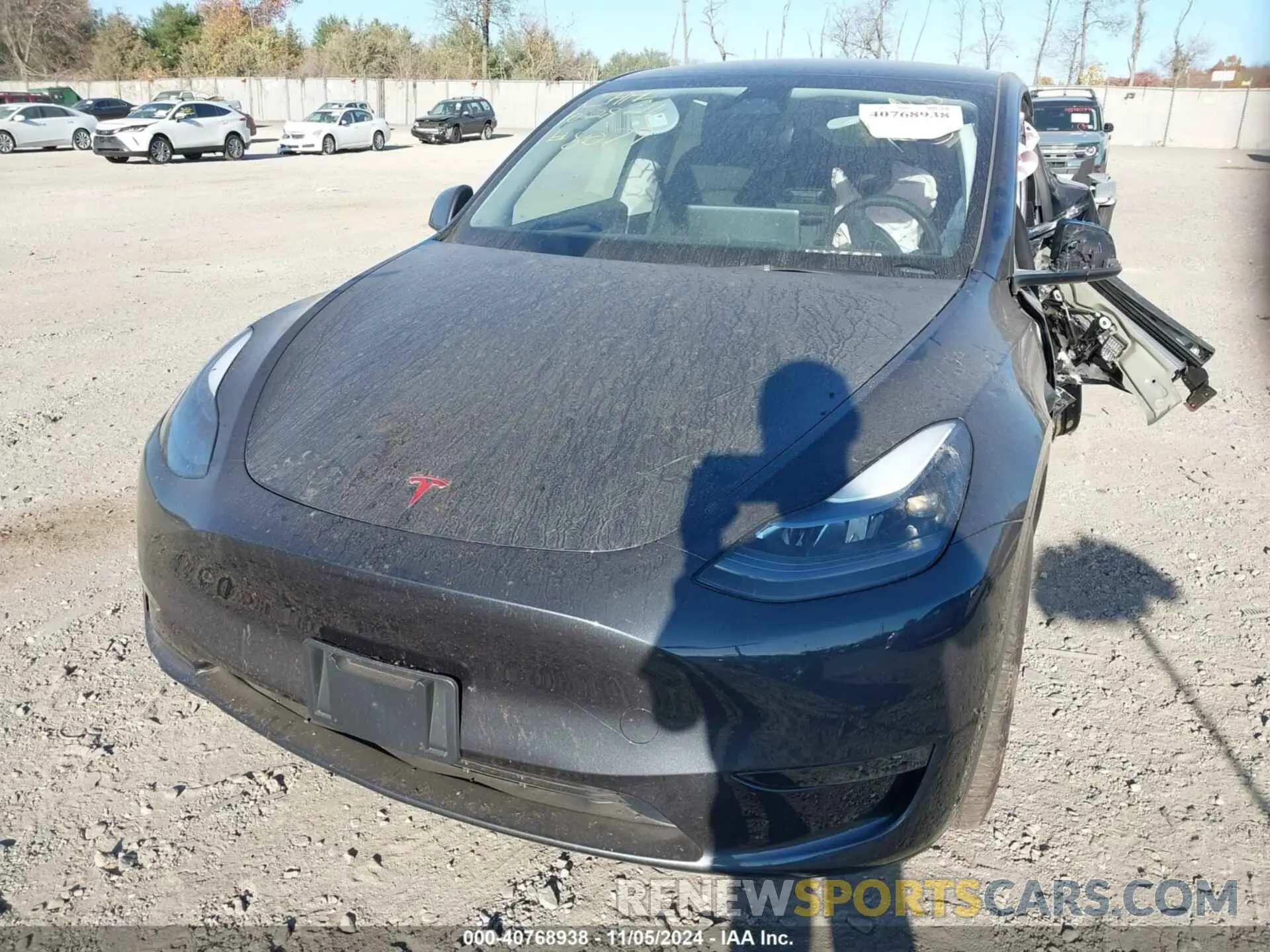 10 Photograph of a damaged car 7SAYGDEE0RA326048 TESLA MODEL Y 2024
