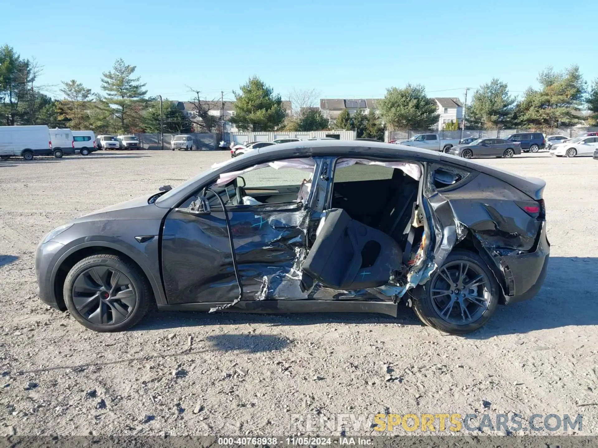 13 Photograph of a damaged car 7SAYGDEE0RA326048 TESLA MODEL Y 2024