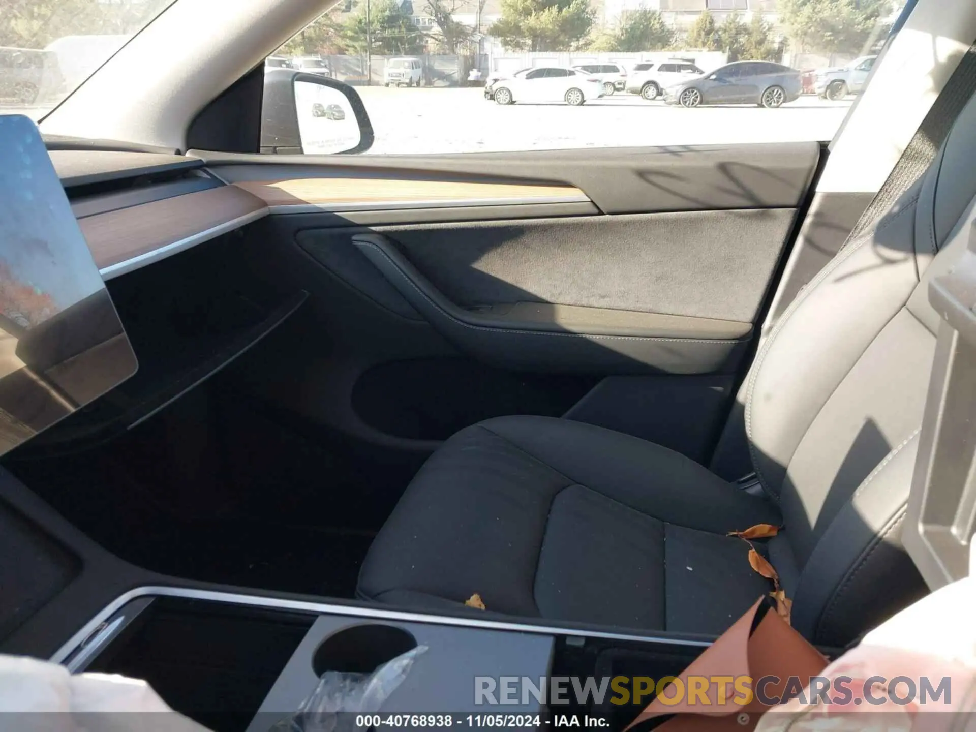 5 Photograph of a damaged car 7SAYGDEE0RA326048 TESLA MODEL Y 2024